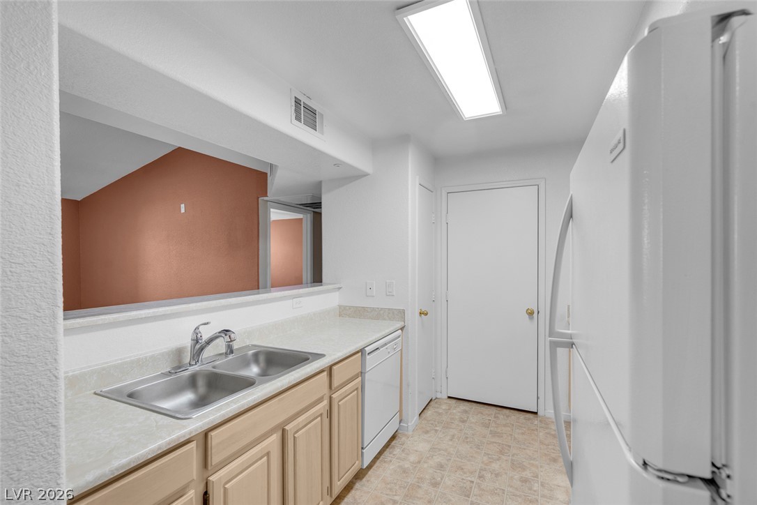 Photo 14 of 38, 555 E Silverado Ranch Boulevard #2159