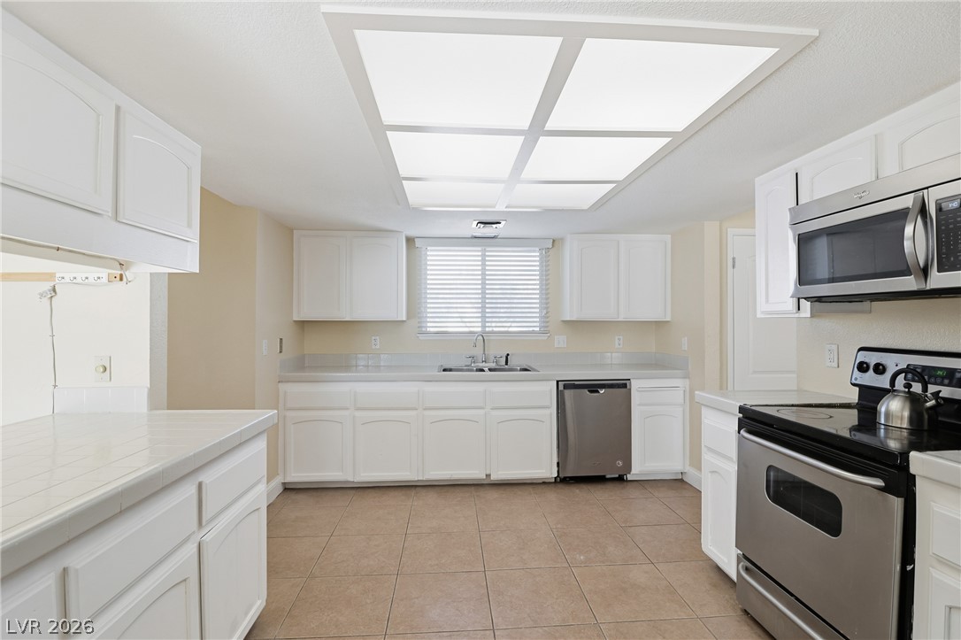 Photo 22 of 54, 6825 W Oakey Boulevard