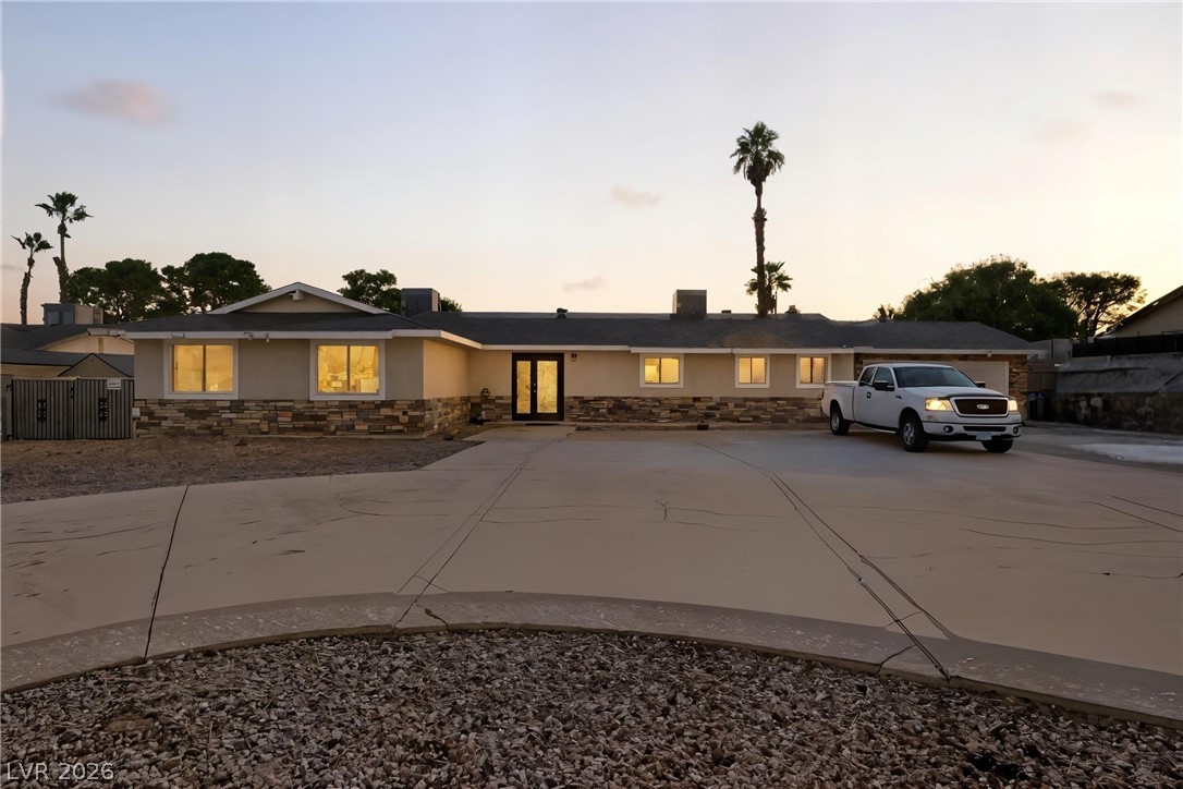 Photo 4 of 6825 W Oakey Boulevard