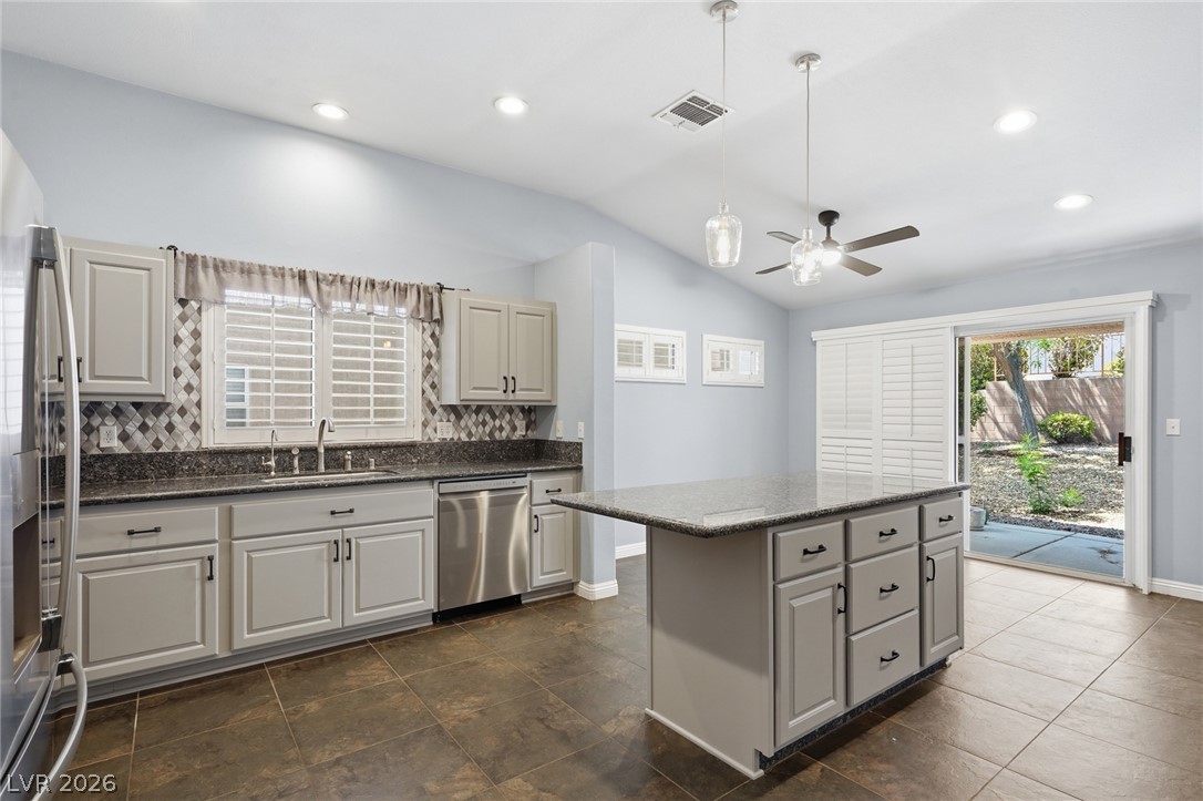 Photo 9 of 38, 507 Dart Brook Place