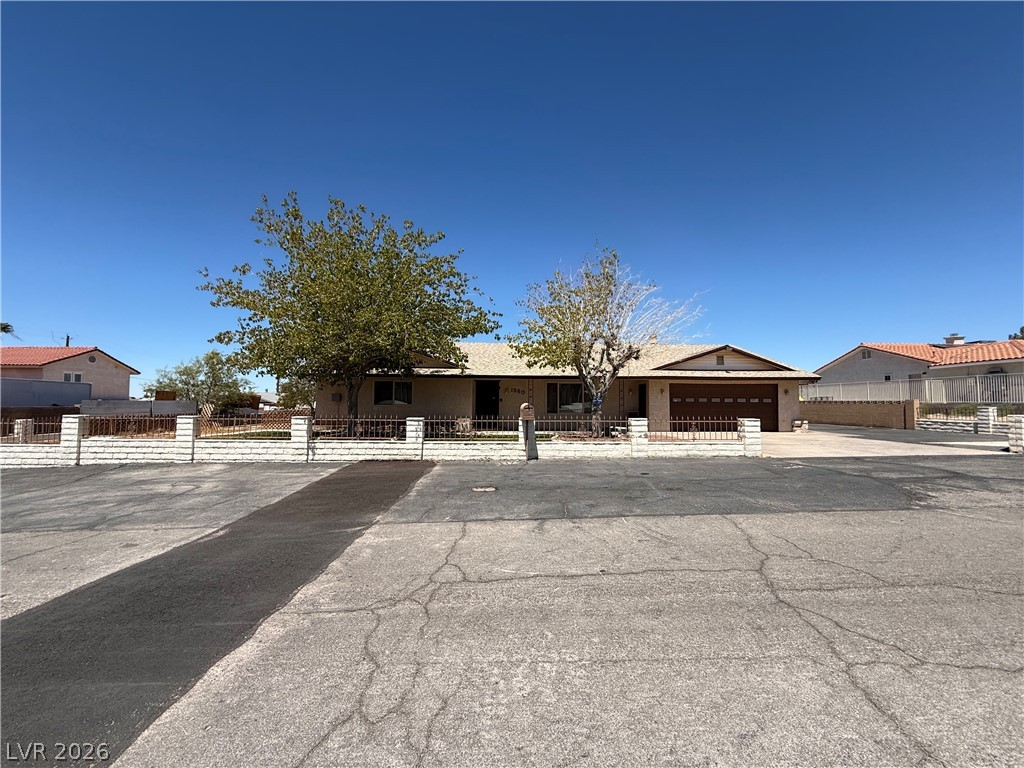 1560 Rocking Horse Drive, Henderson 89002