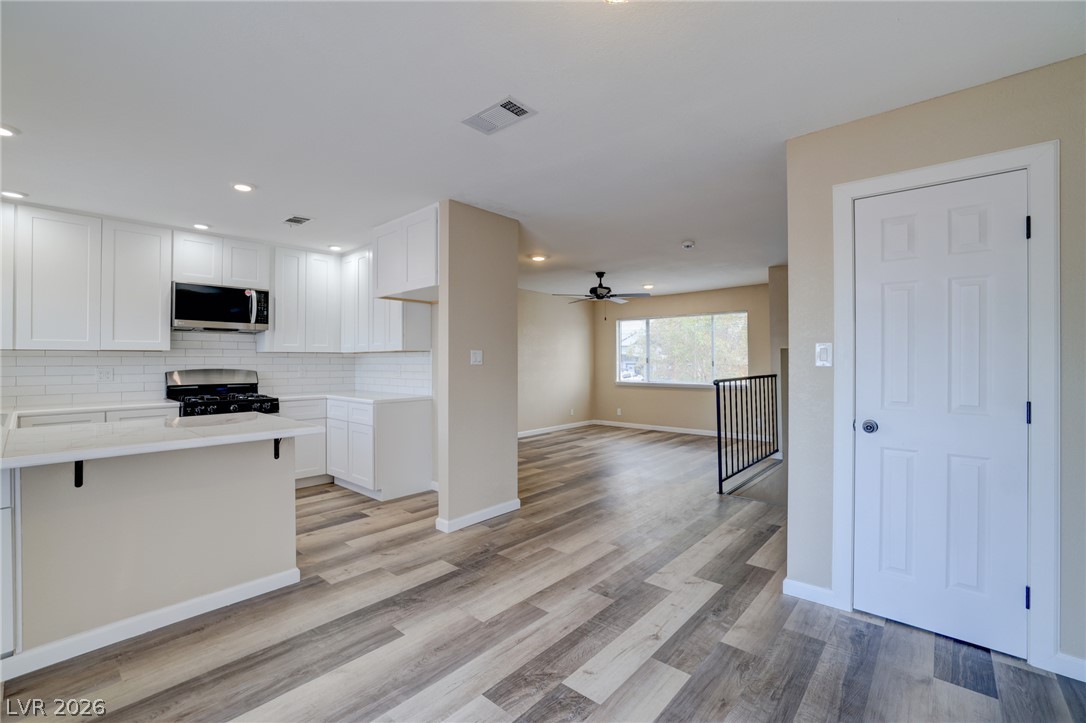Photo 6 of 24, 933 Palmhurst Drive