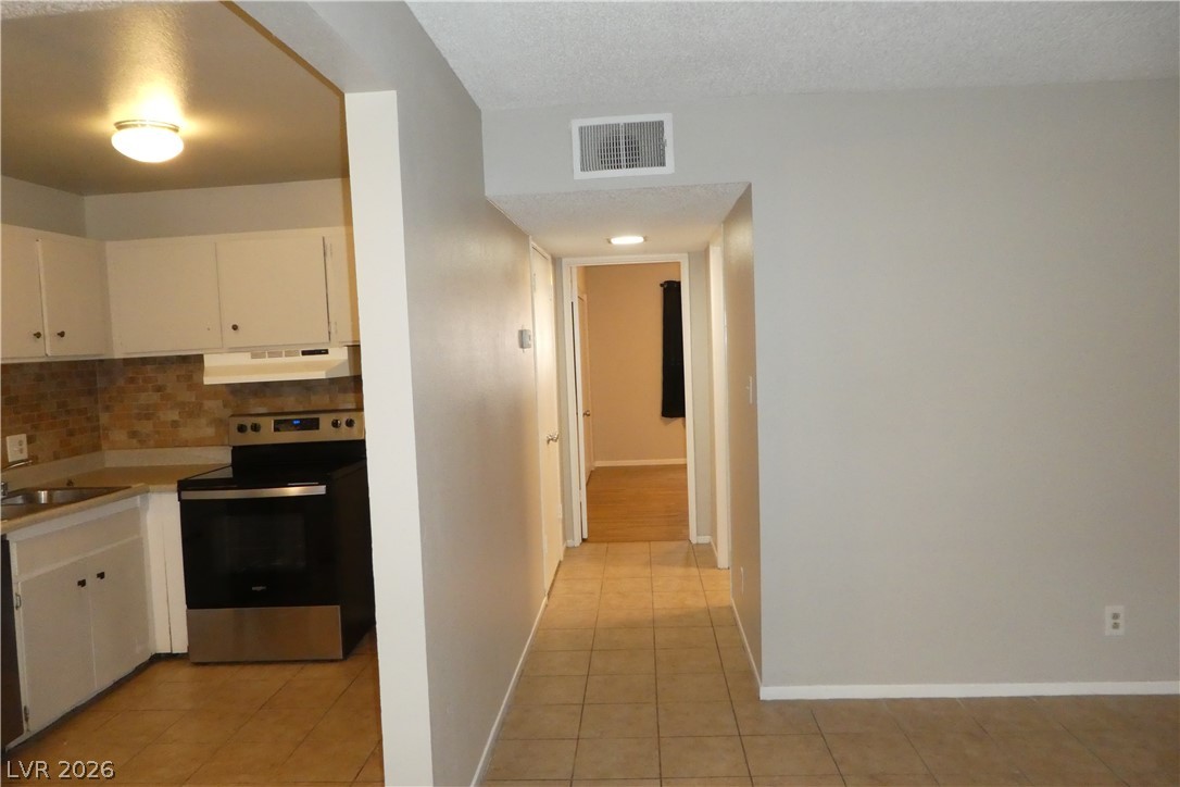 Photo 11 of 20, 212 Orland Street #30