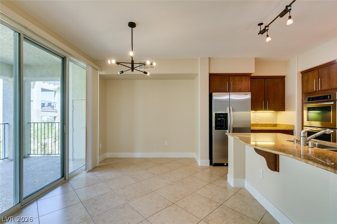 Photo 20 of 43, 2555 Hampton Road #3203