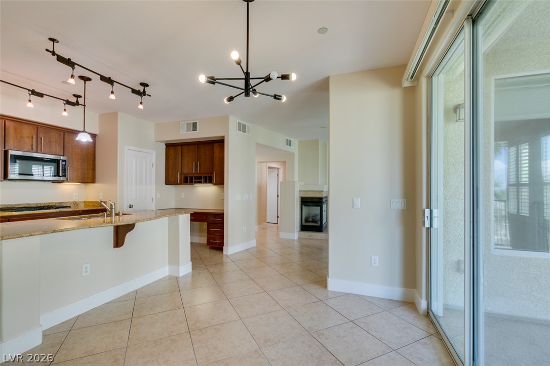 Photo 24 of 43, 2555 Hampton Road #3203