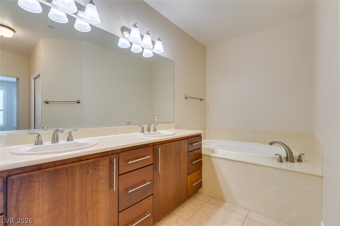 Photo 40 of 43, 2555 Hampton Road #3203