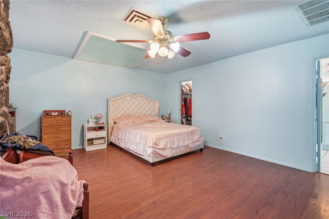 Photo 7 of 38, 3978 Voxna Street