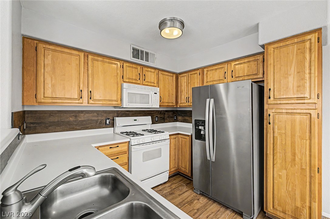 Photo 10 of 32, 5710 E Tropicana Avenue #2135