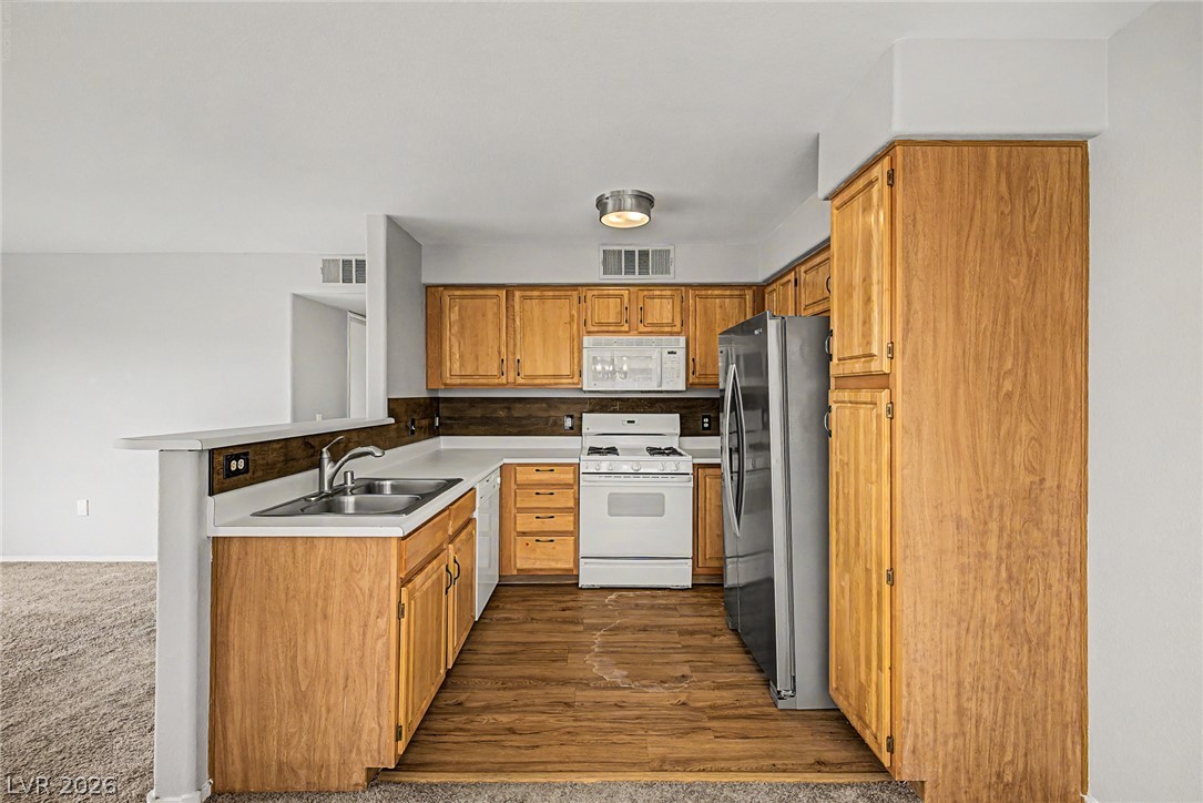 Photo 11 of 32, 5710 E Tropicana Avenue #2135