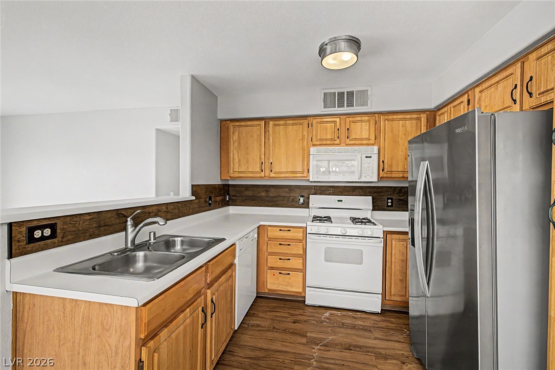 Photo 9 of 32, 5710 E Tropicana Avenue #2135