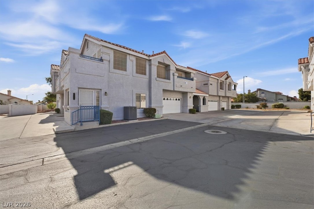 Photo 2 of 5201 S Torrey Pines Drive #1244