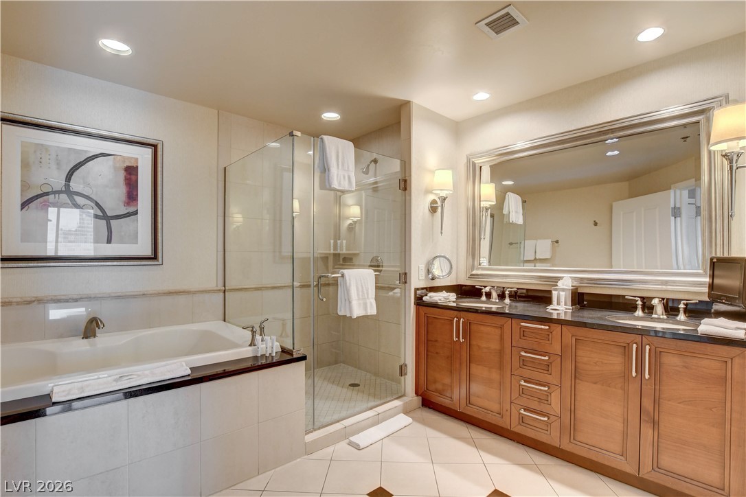 Photo 14 of 27, 135 E Harmon Avenue #1619