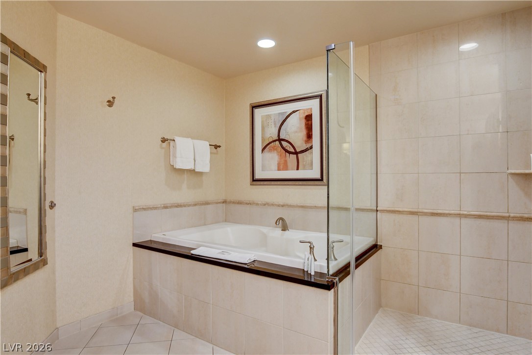 Photo 16 of 27, 135 E Harmon Avenue #1619