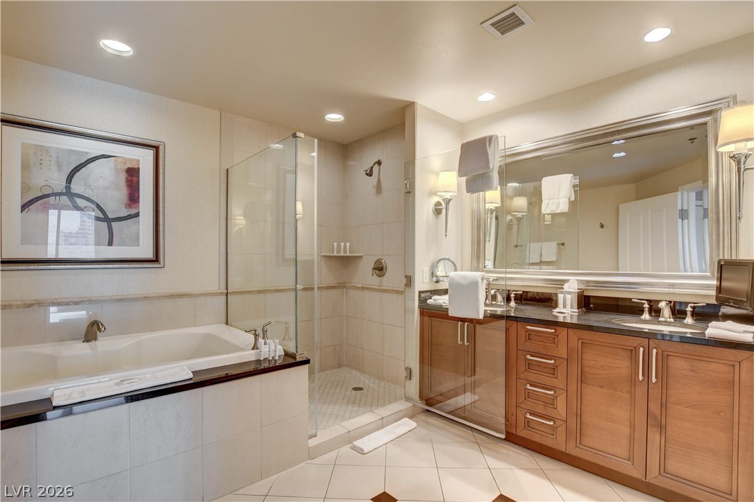 Photo 17 of 27, 135 E Harmon Avenue #1619