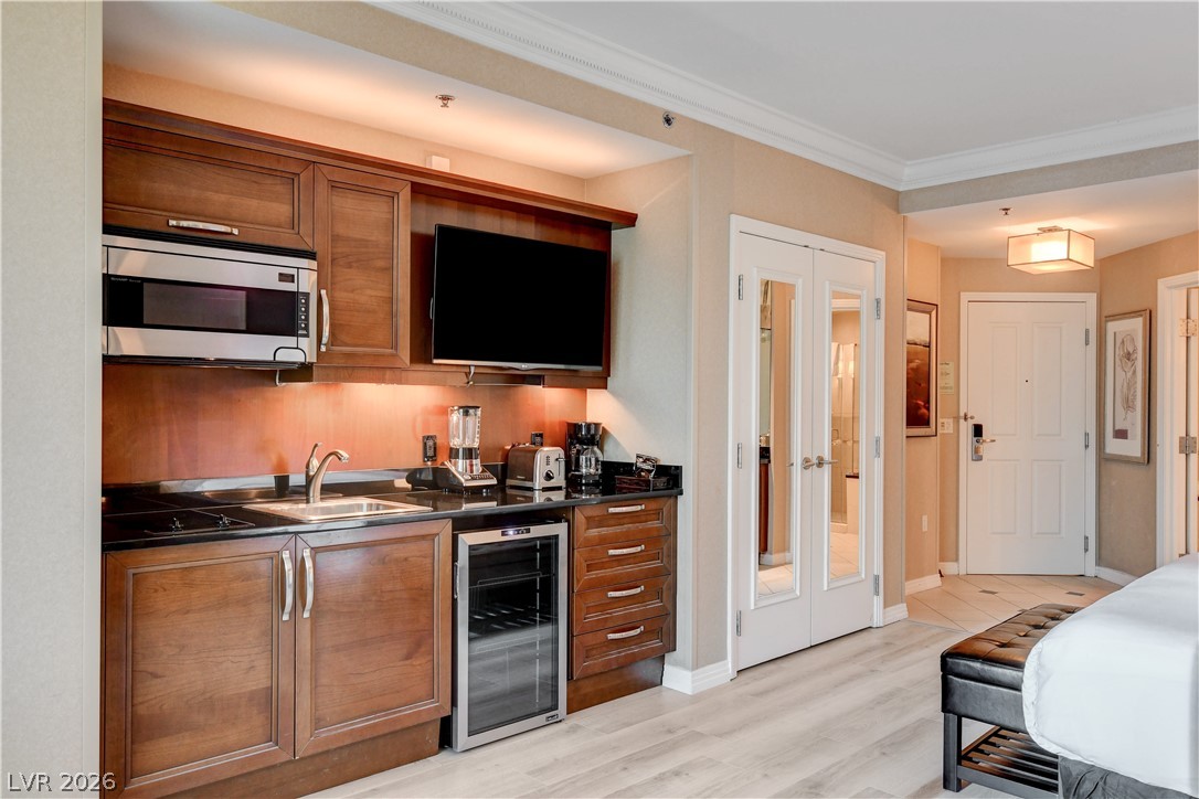 Photo 19 of 27, 135 E Harmon Avenue #1619