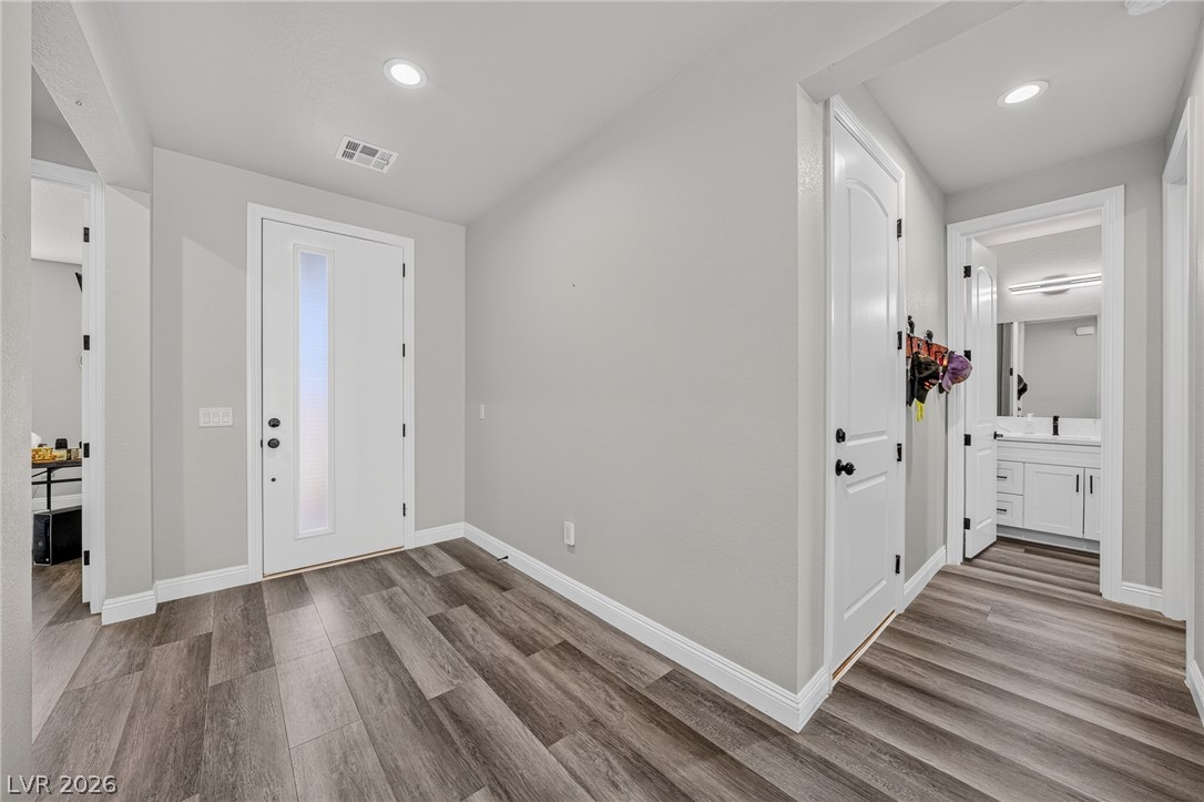 Photo 6 of 55, 6930 Sandpebble Street