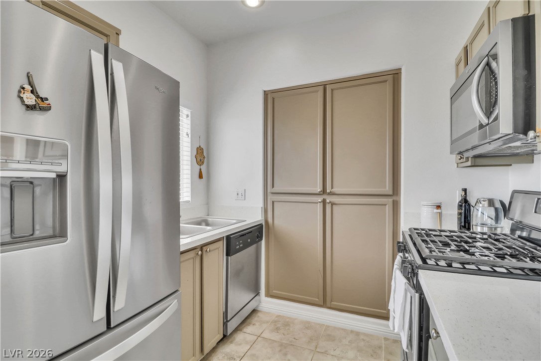 Photo 11 of 29, 1401 Red Crest Lane #201