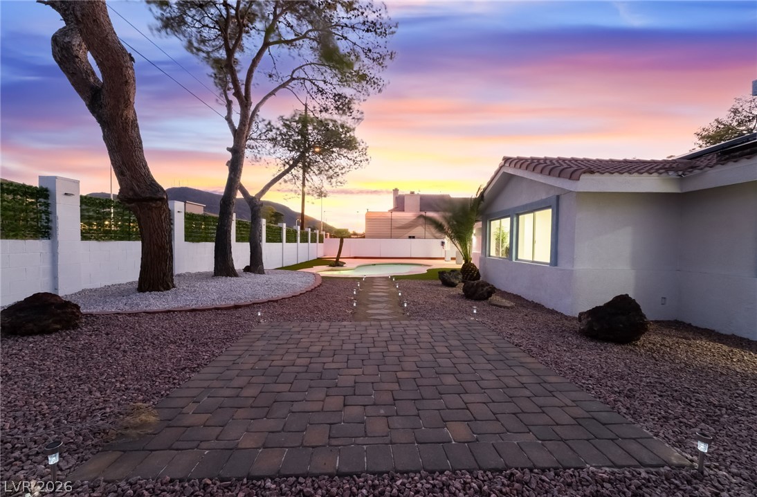 611 E Fairway Road, Henderson