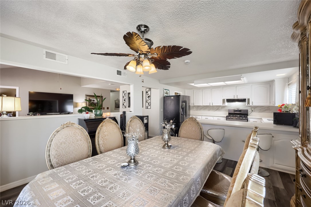 Photo 6 of 28, 3956 Green Leaf Drive