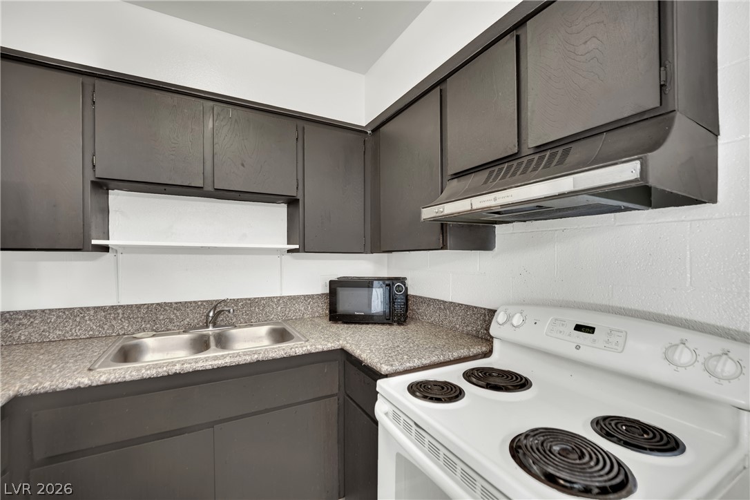 Photo 14 of 22, 625 S Royal Crest Circle #11