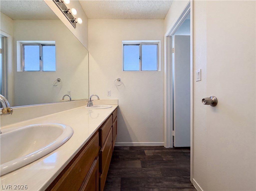 Photo 14 of 18, 3152 Viewcrest Avenue