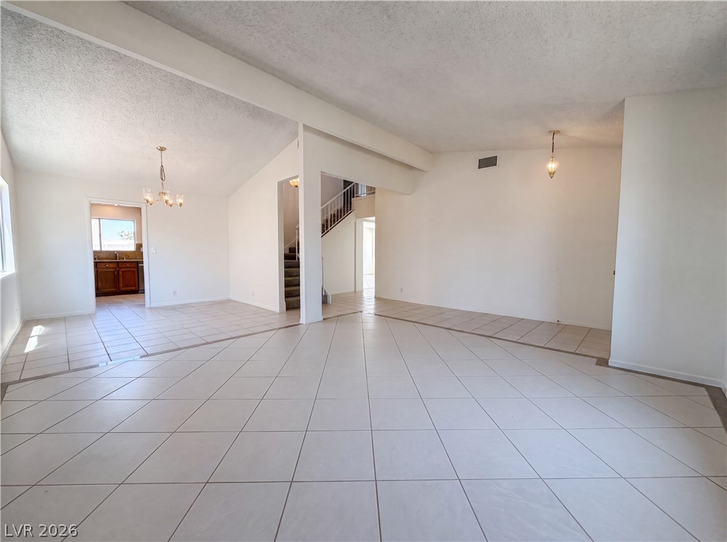 Photo 3 of 3152 Viewcrest Avenue