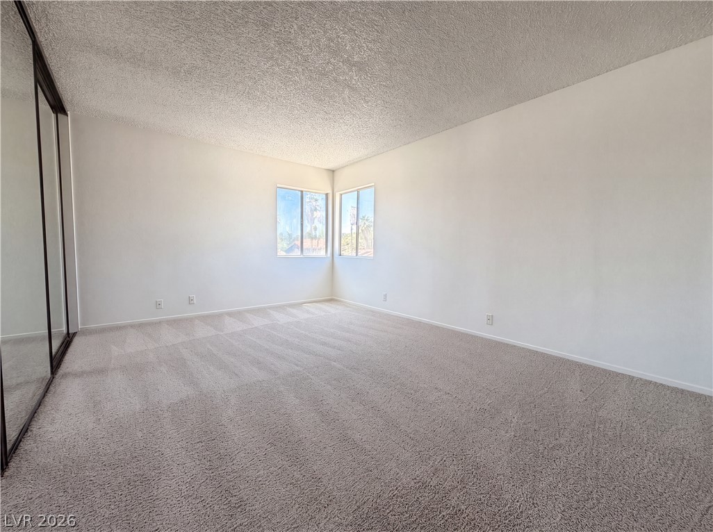 Photo 4 of 3152 Viewcrest Avenue