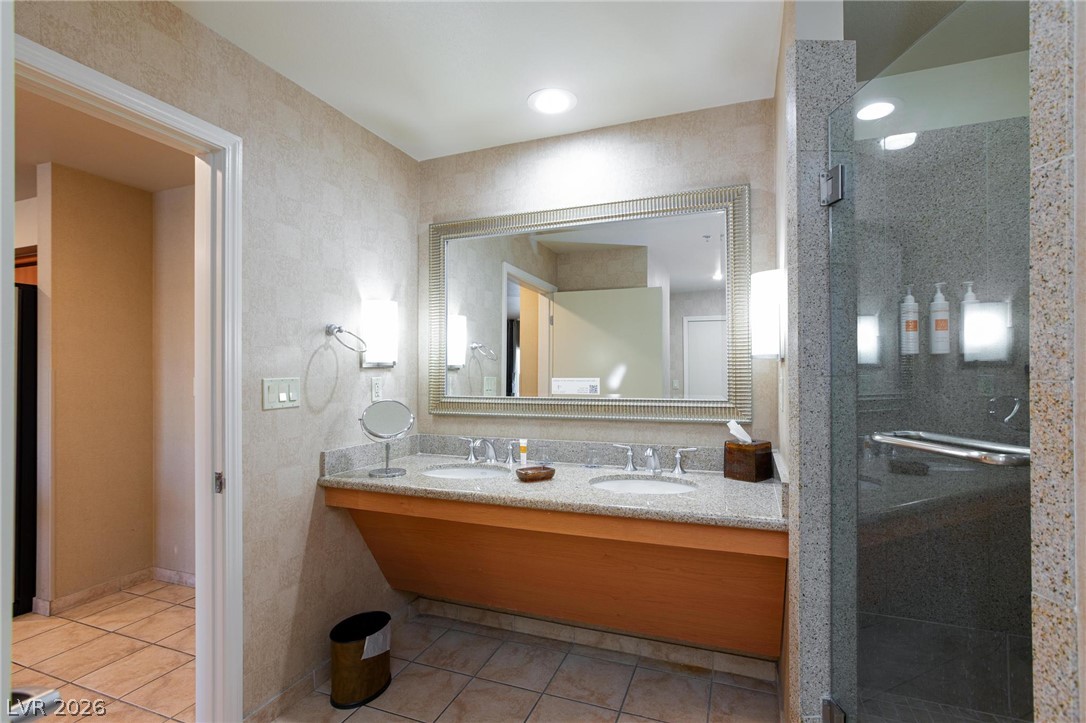 Photo 16 of 39, 211 E Flamingo Road #1003