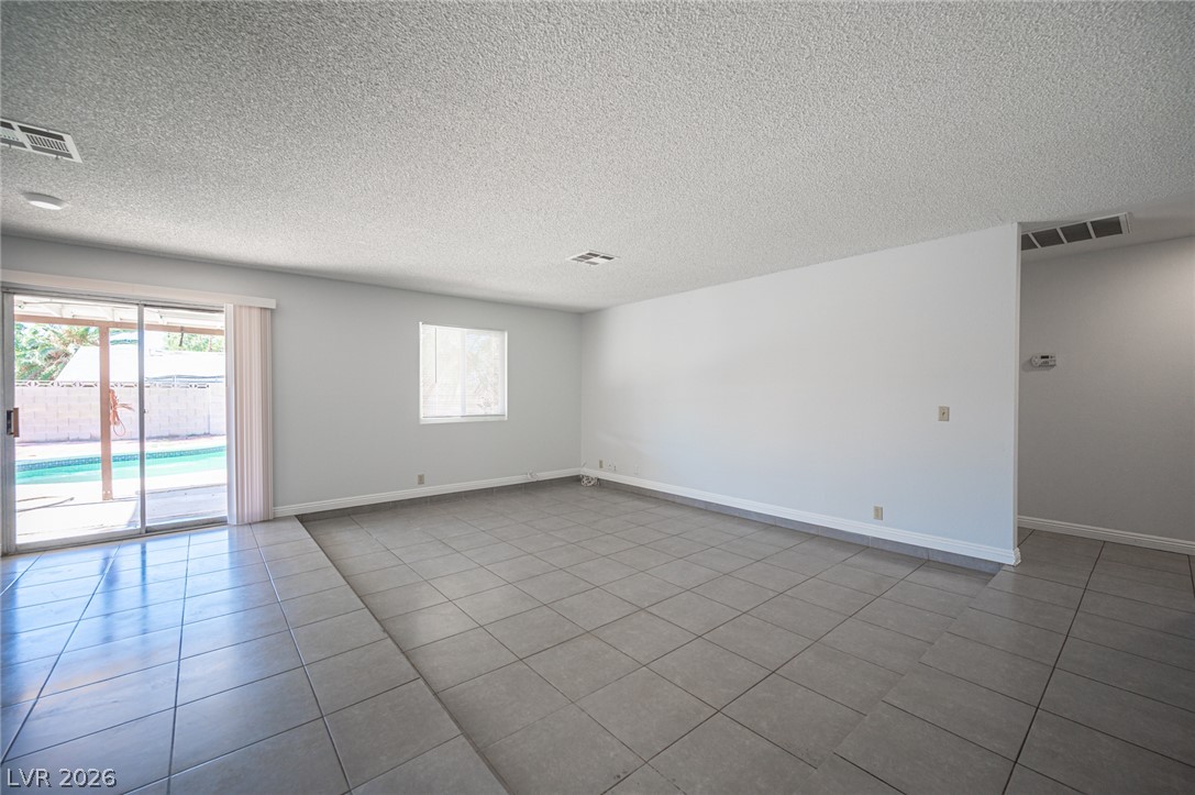 Photo 11 of 32, 5142 Tahnee Drive