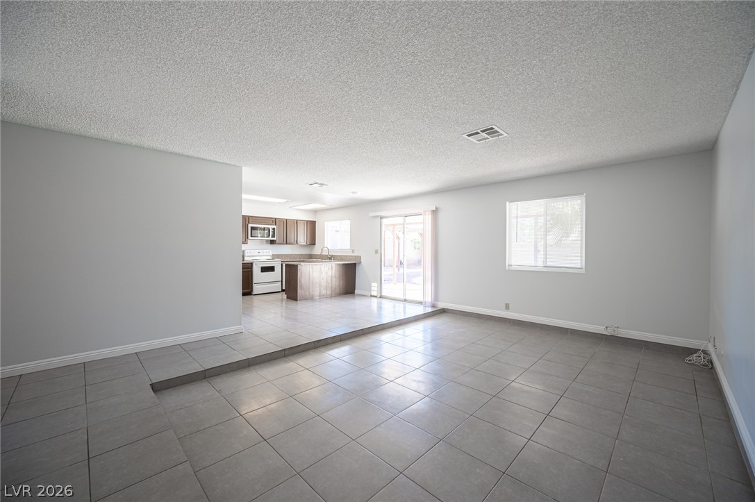 Photo 12 of 32, 5142 Tahnee Drive