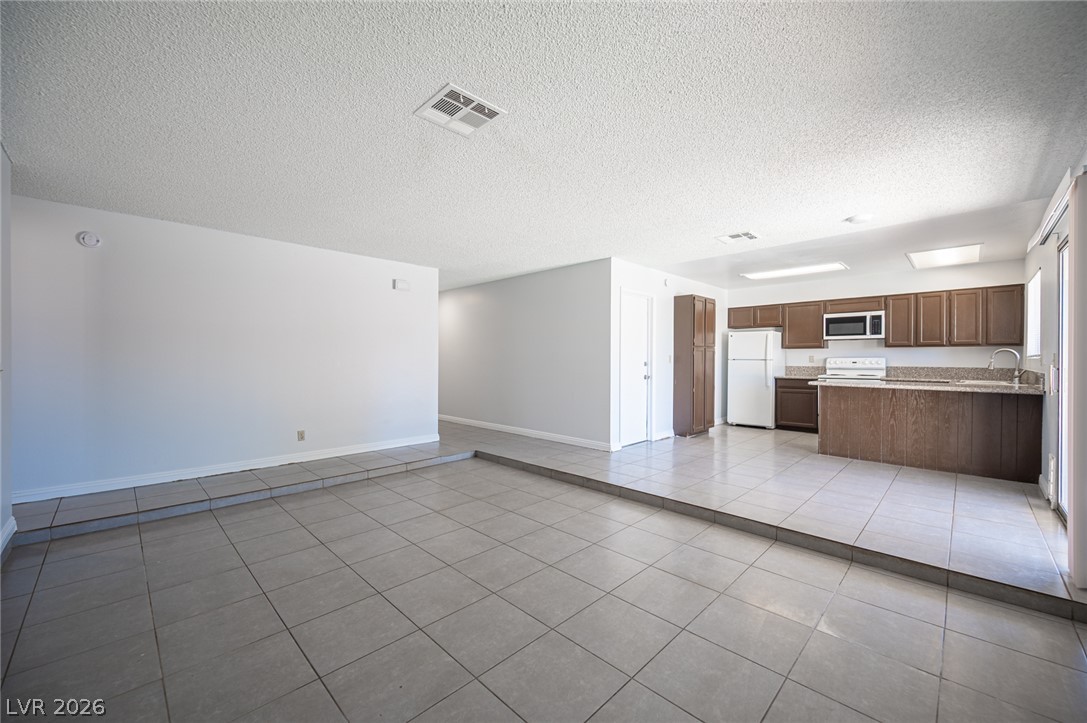 Photo 13 of 32, 5142 Tahnee Drive