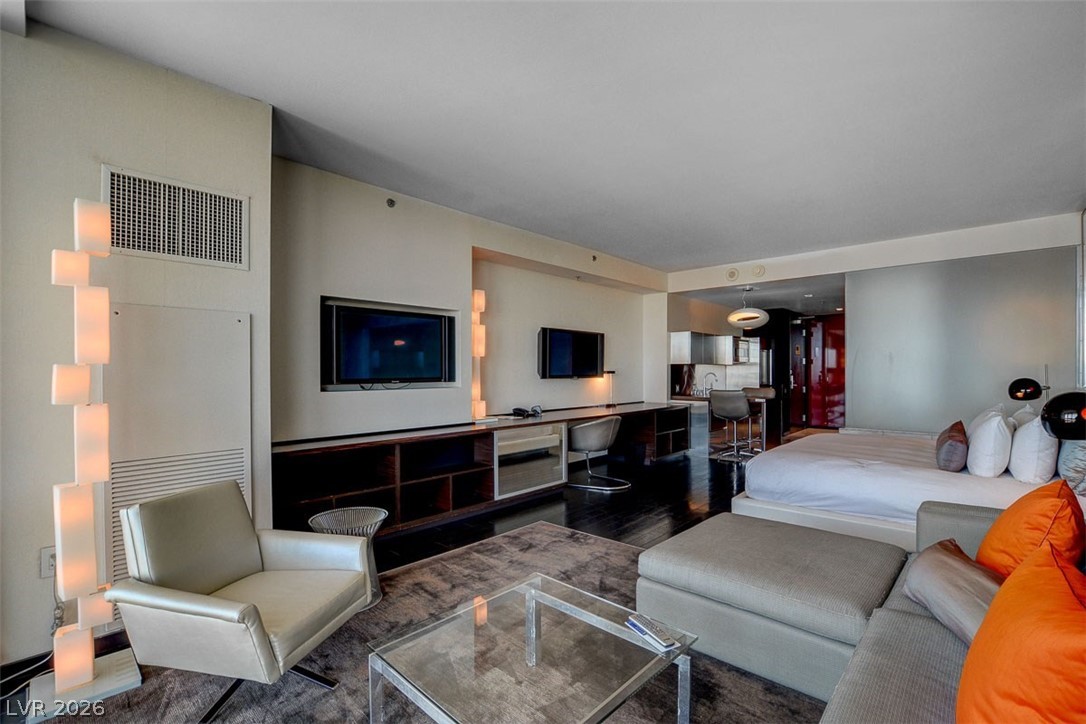Photo 7 of 12, 4381 W Flamingo Road #2106