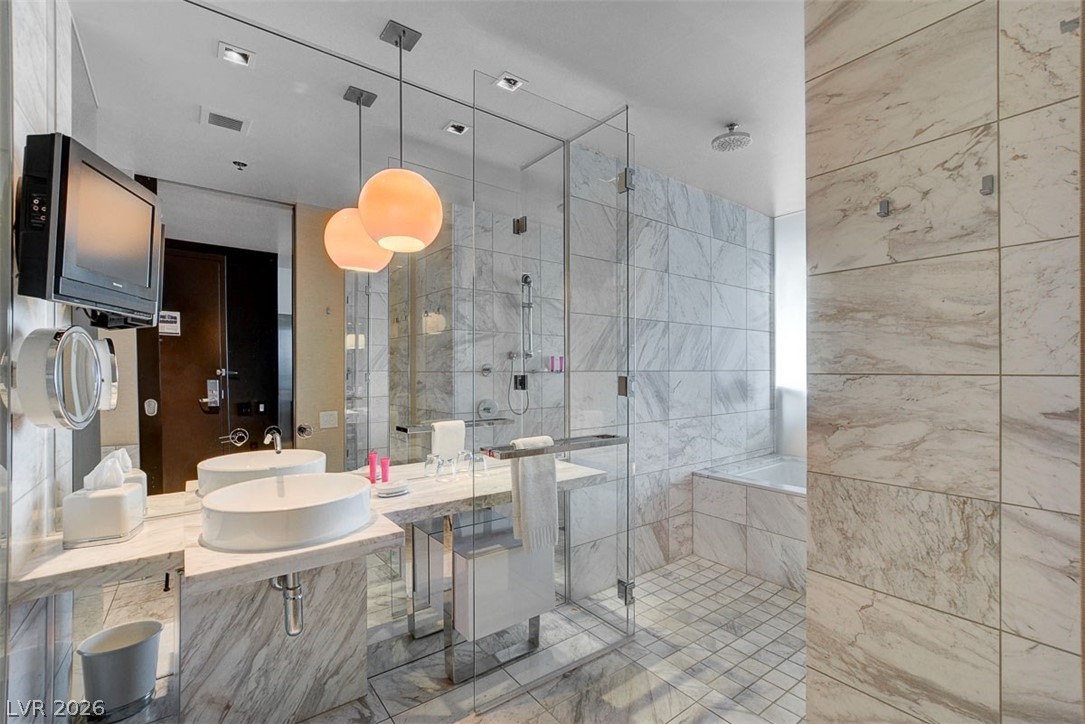 Photo 9 of 12, 4381 W Flamingo Road #2106