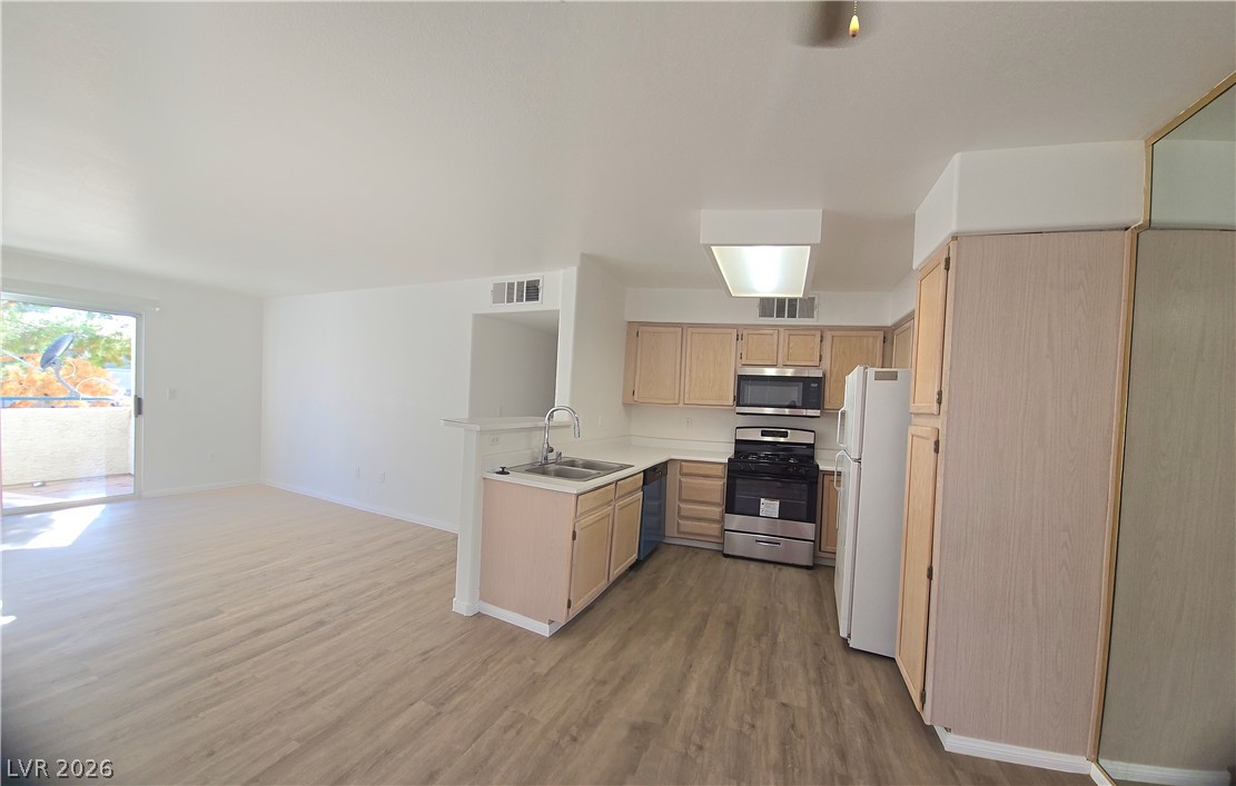 Photo 9 of 35, 3425 E Russell Road #265