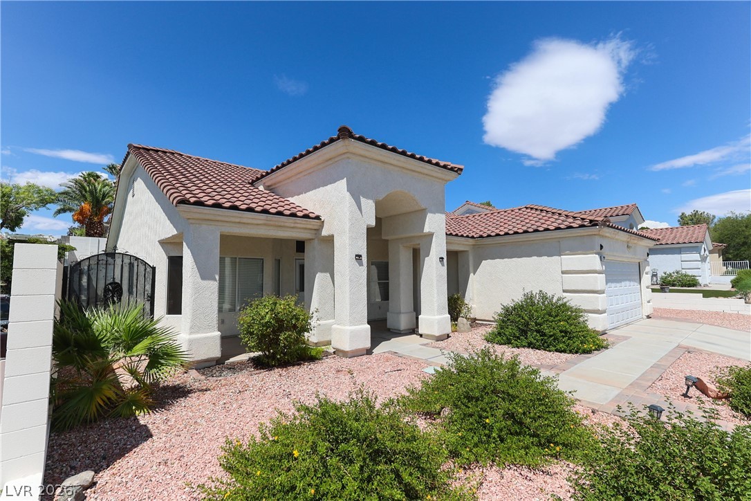 Photo 10 of 44, 796 Capri Drive