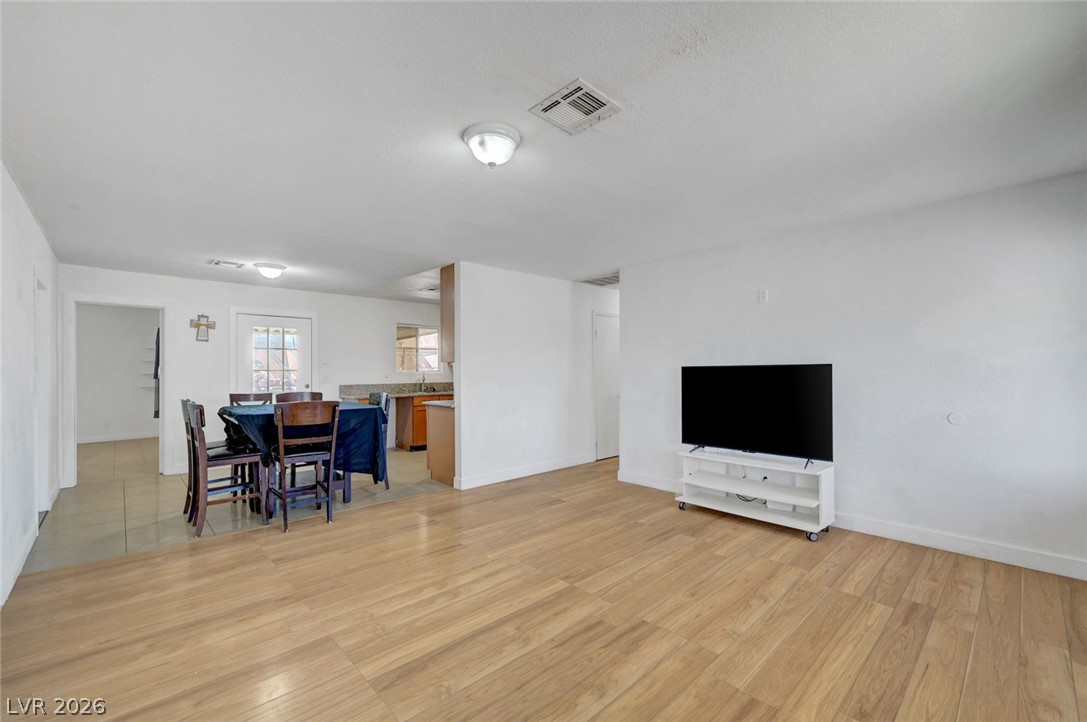 Photo 3 of 246 Meyers Avenue
