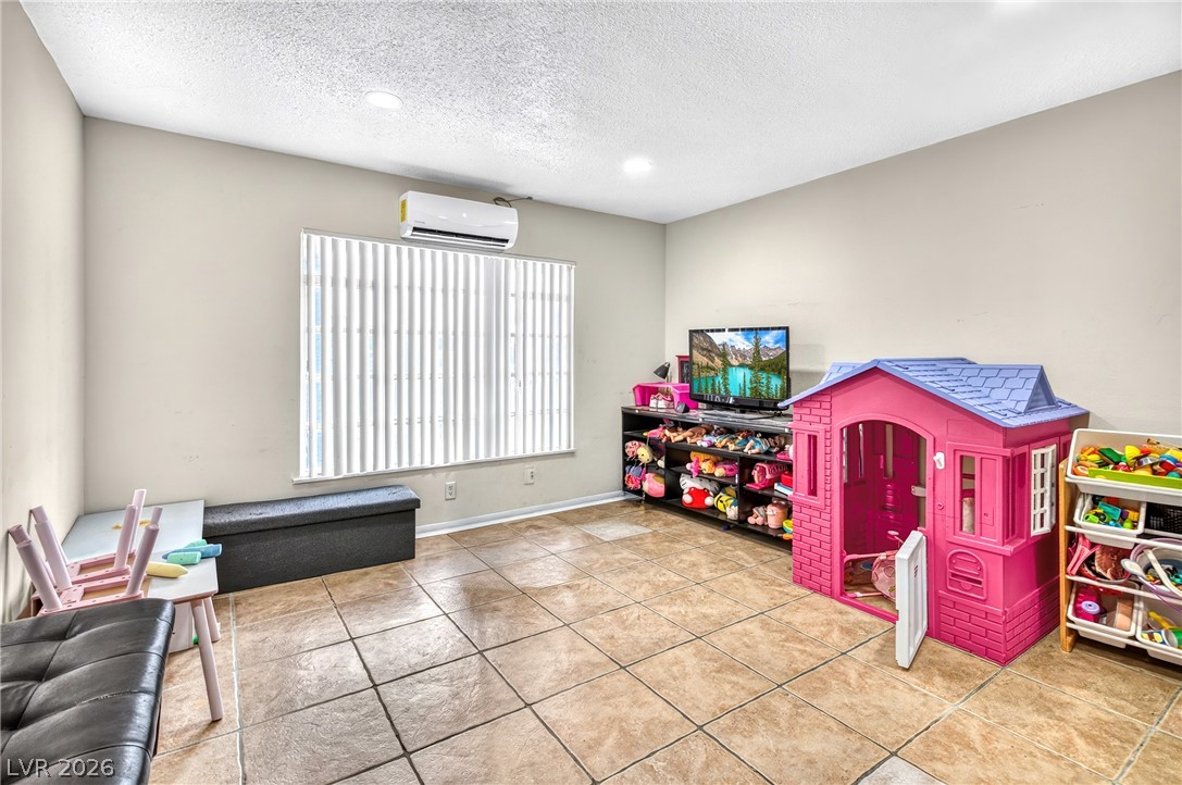 Photo 17 of 27, 1715 Santa Paula Drive