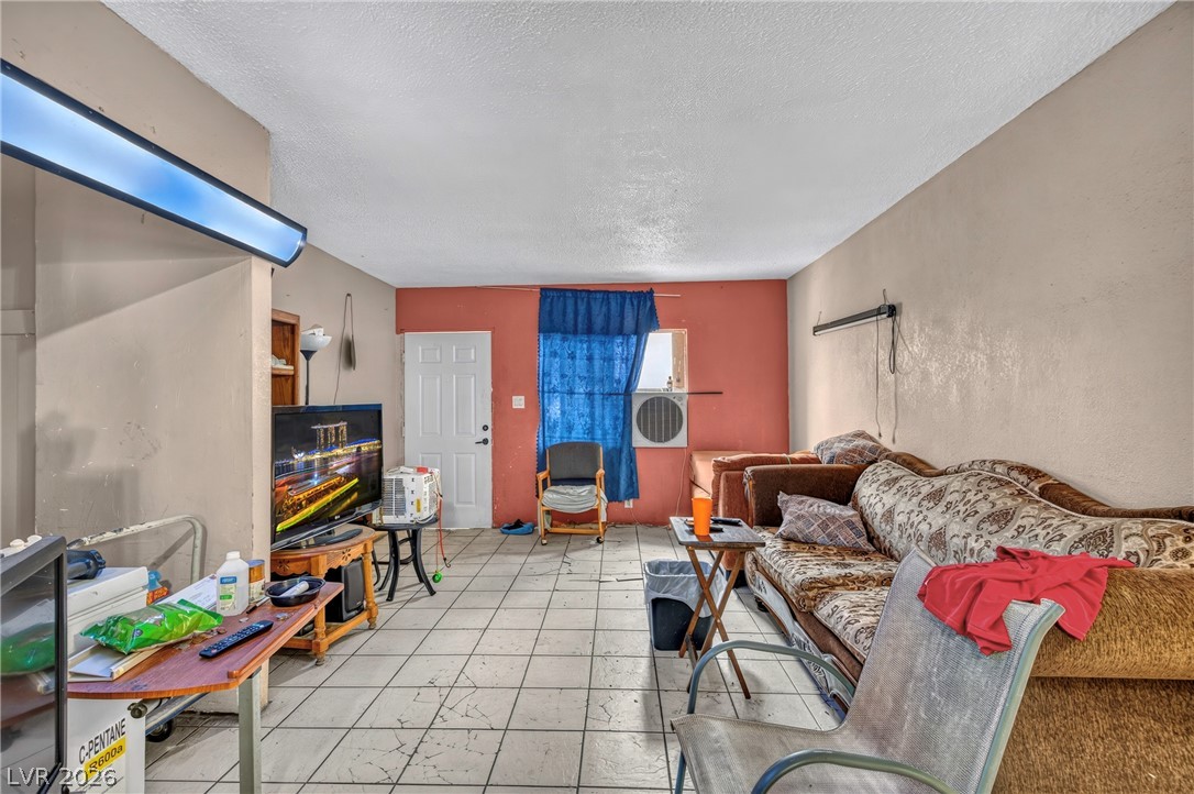 Photo 7 of 27, 1715 Santa Paula Drive