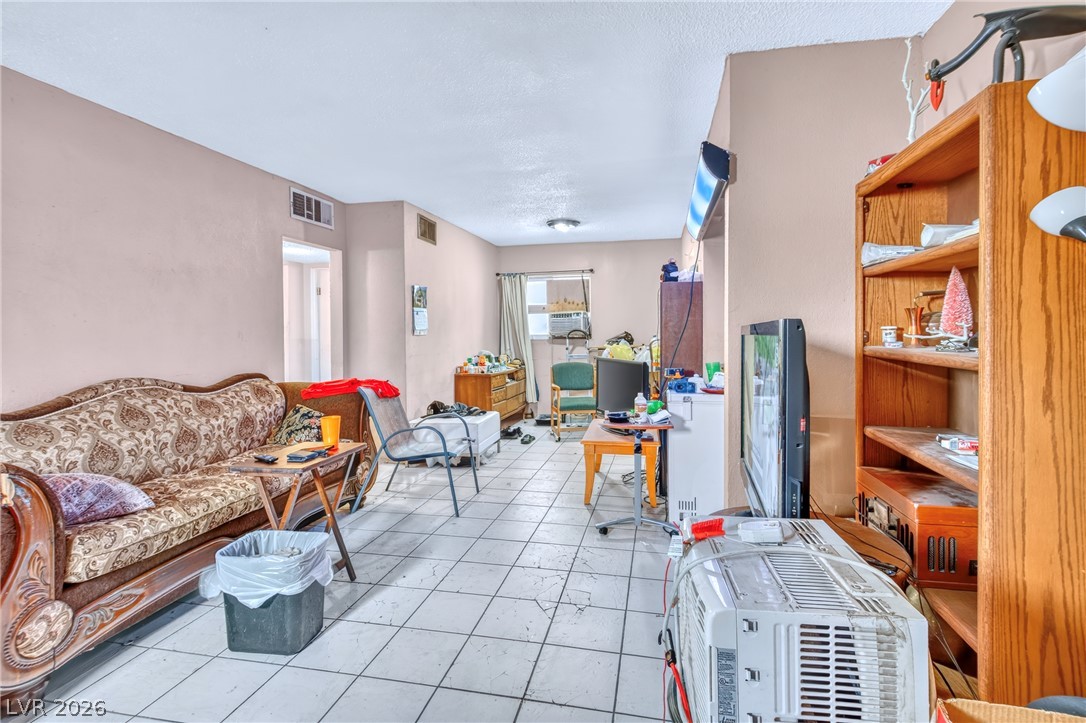 Photo 8 of 27, 1715 Santa Paula Drive