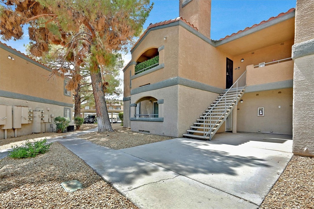 220 Mission Newport Lane #105, Las Vegas 89107