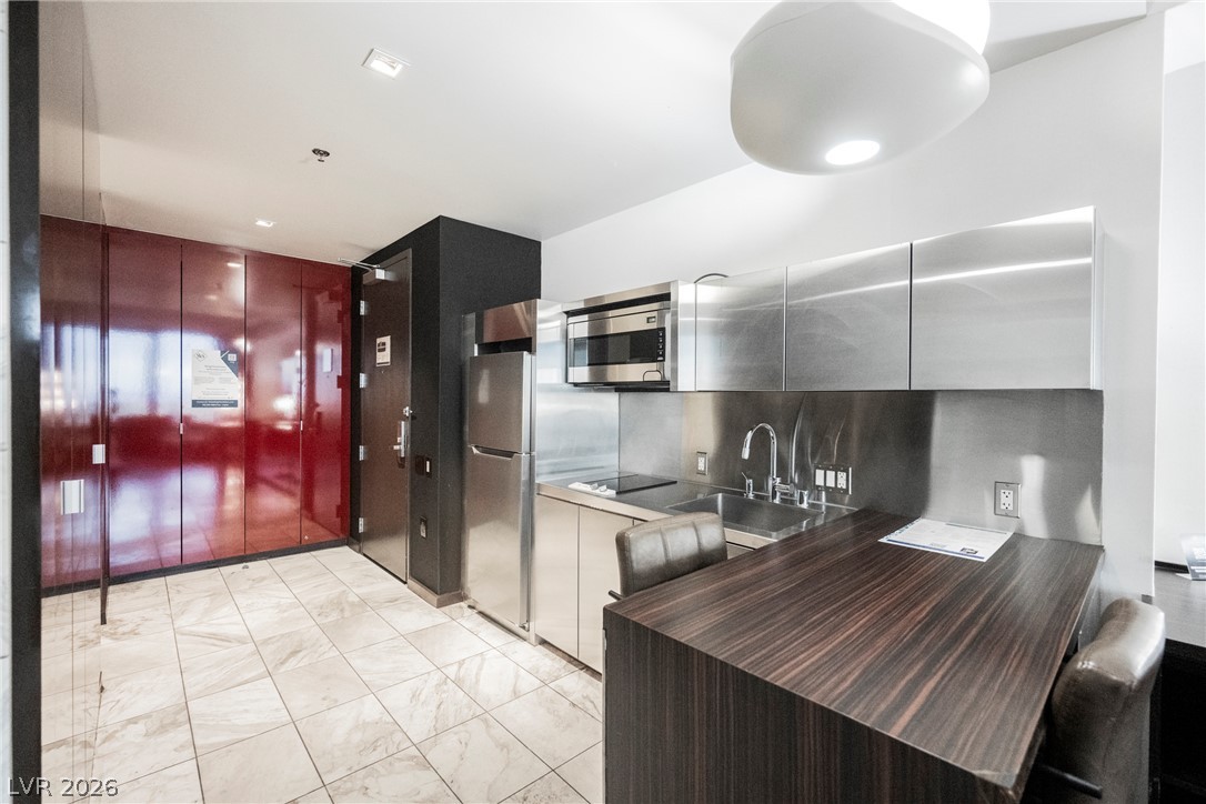 Photo 26 of 36, 4381 W Flamingo Road #3704
