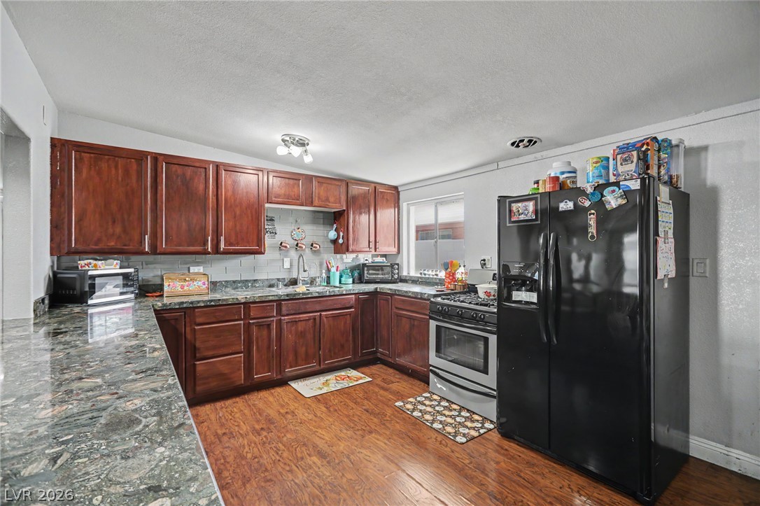 Photo 8 of 18, 3215 Wright Avenue