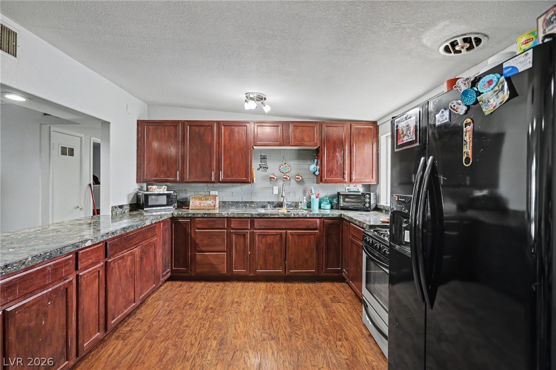 Photo 9 of 18, 3215 Wright Avenue