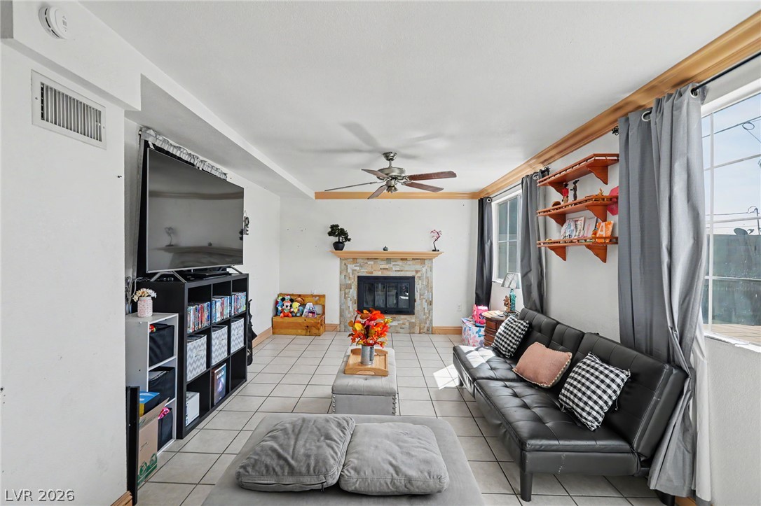 Photo 13 of 18, 3215 Wright Avenue