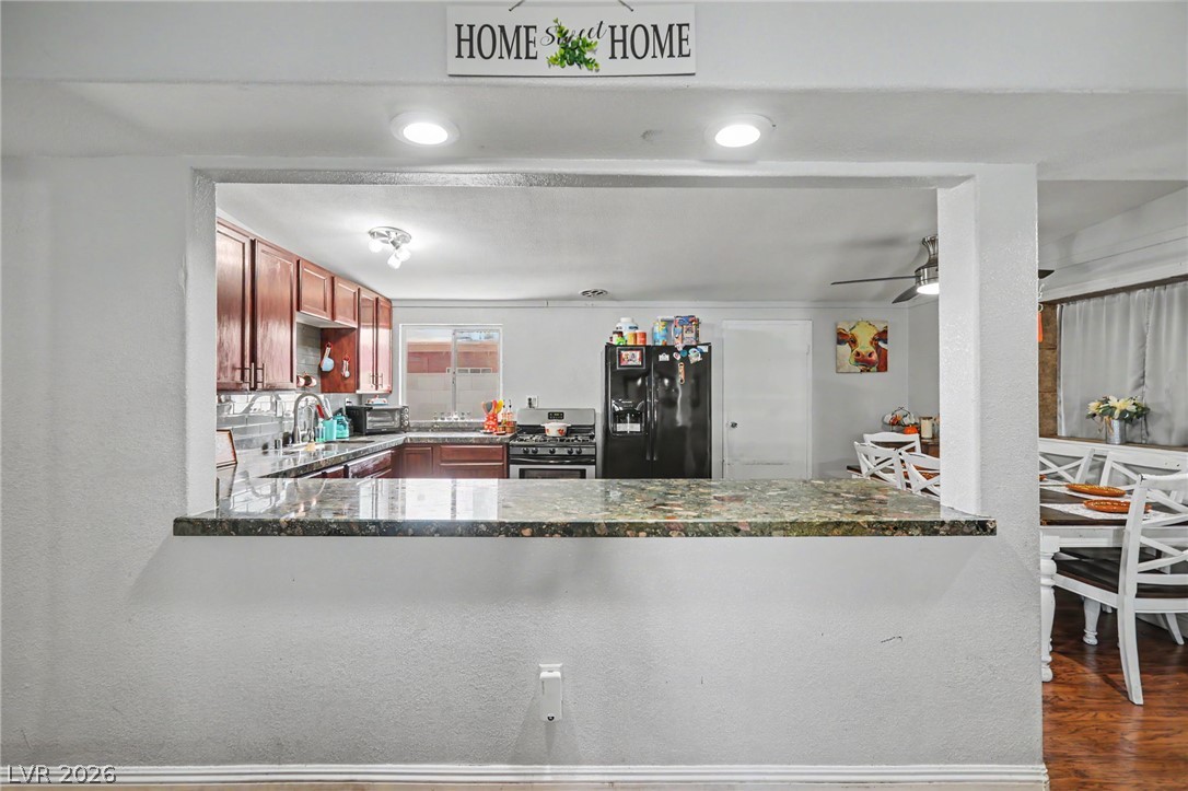 Photo 11 of 18, 3215 Wright Avenue