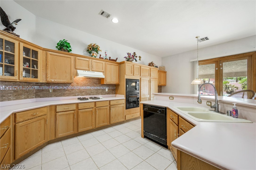 Photo 9 of 36, 7337 Bermuda Island Street