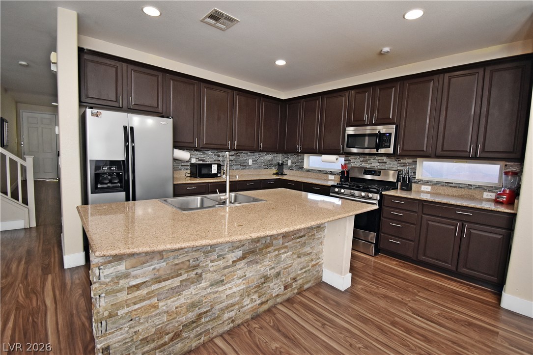Photo 17 of 59, 3922 Royal Stone Court