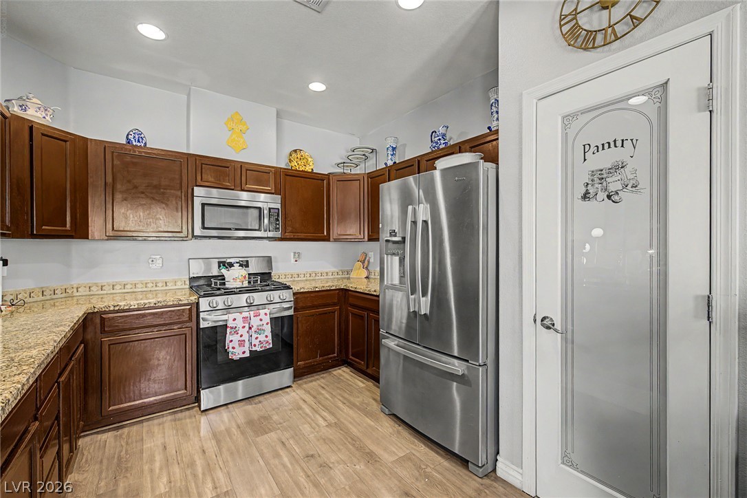 Photo 10 of 39, 2924 Dowitcher Avenue