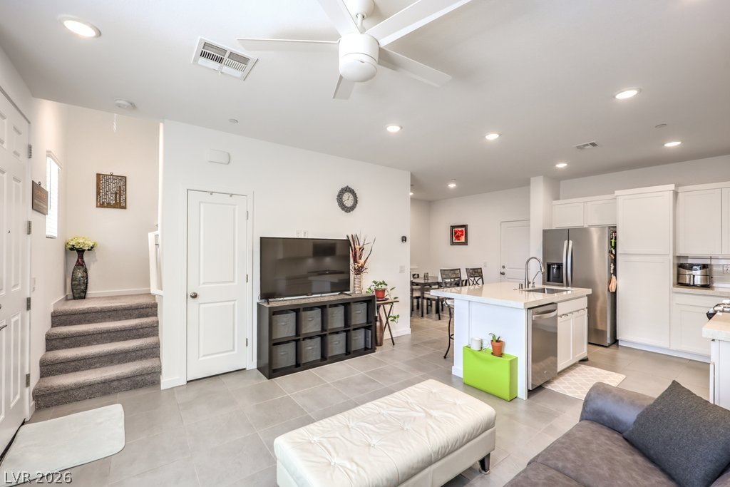 Photo 6 of 27, 172 Freeport View Place