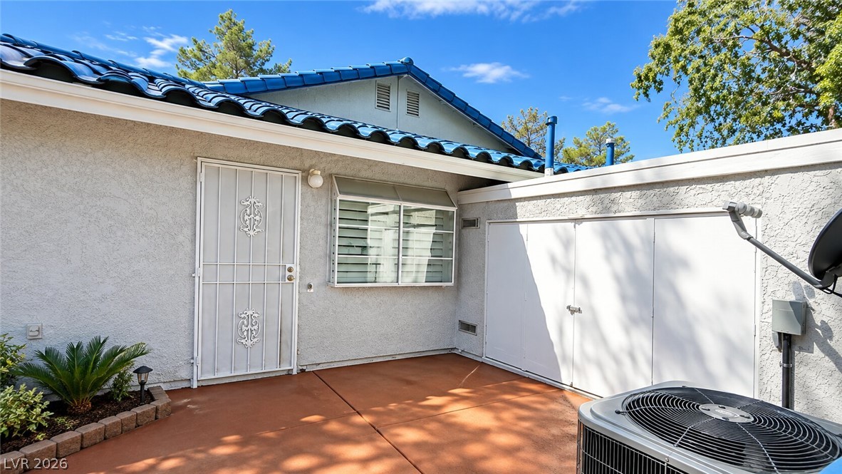 Photo 3 of 2140 Petersham Court #B